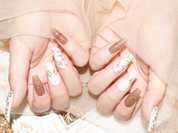 coffin brown and white nails, coffin nails, simple nails, monoschic nails