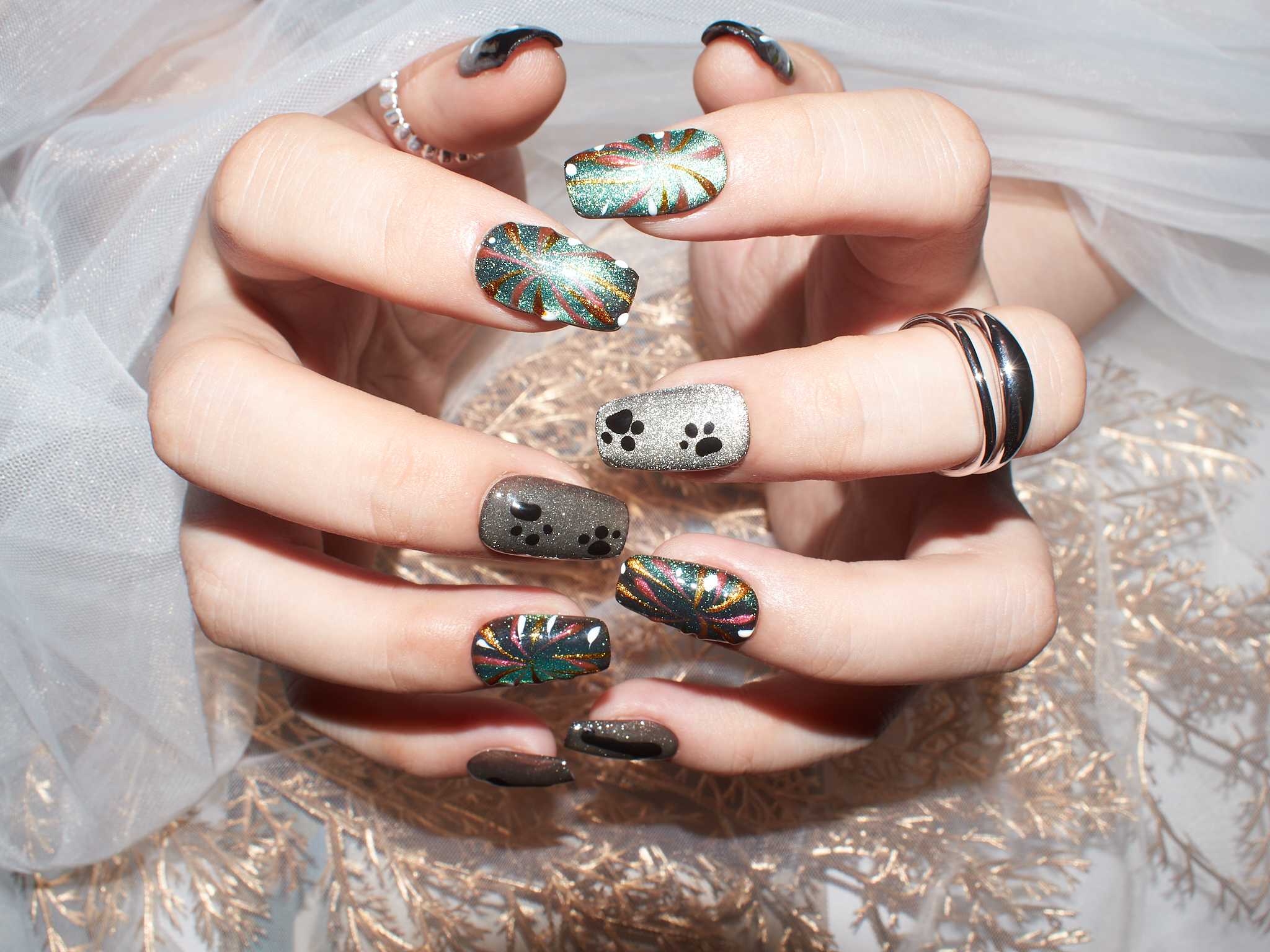 short coffin press on nails, cat eye press on nails, monoschic nails
