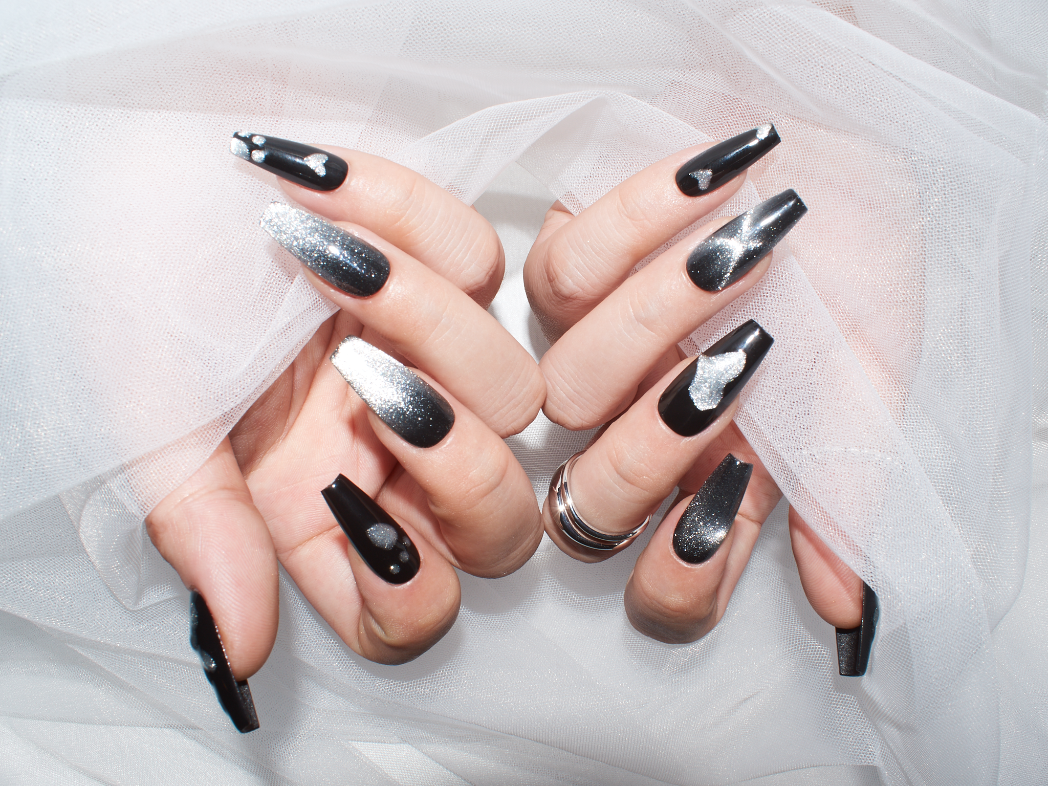 cat eye press on nails, black glitter nails, white teddy bear, coffin nail tips, monoschic nails