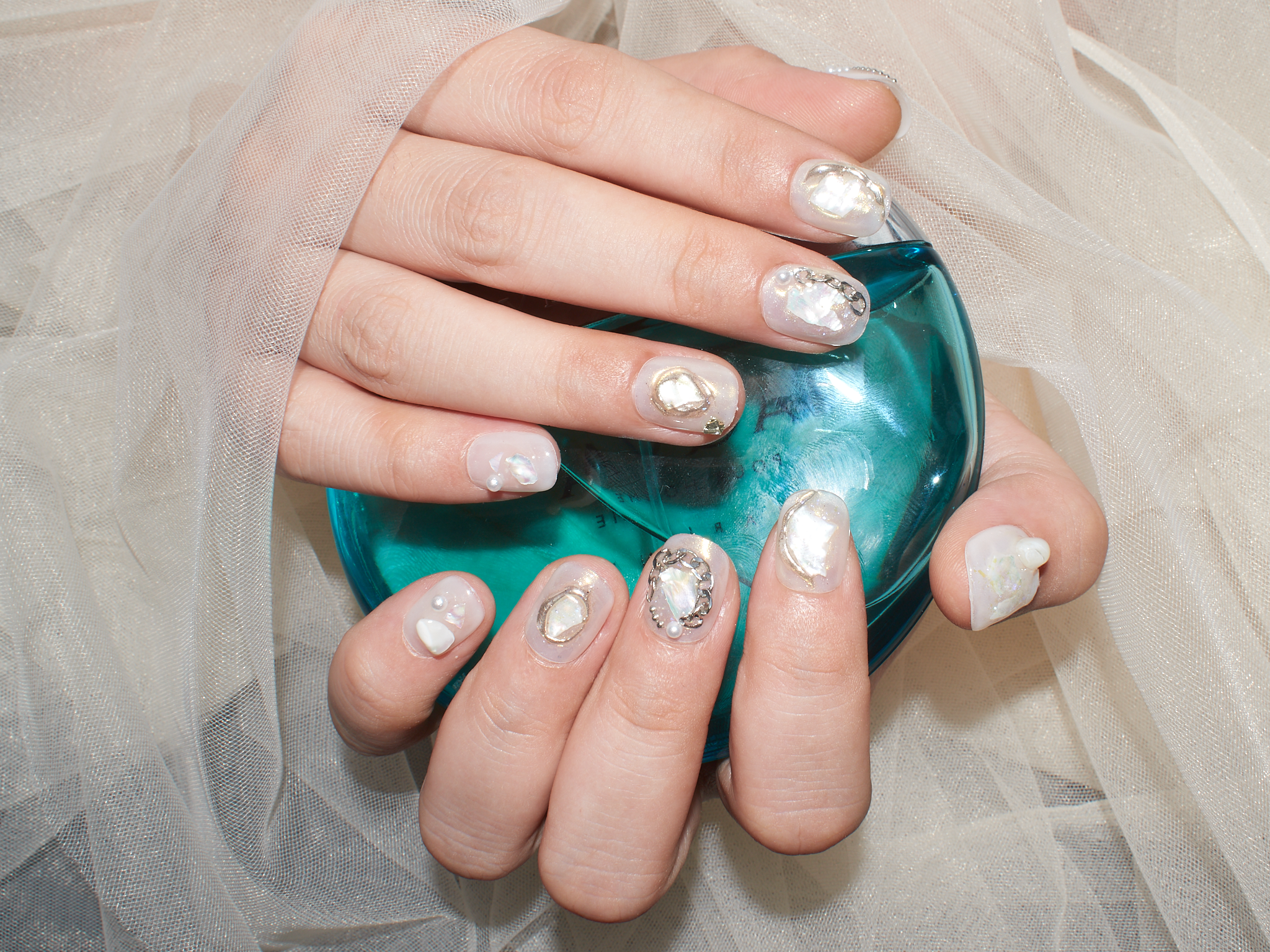 petite nails, short nails white, cute nails and spa, handmade press in nails, monoschic nails