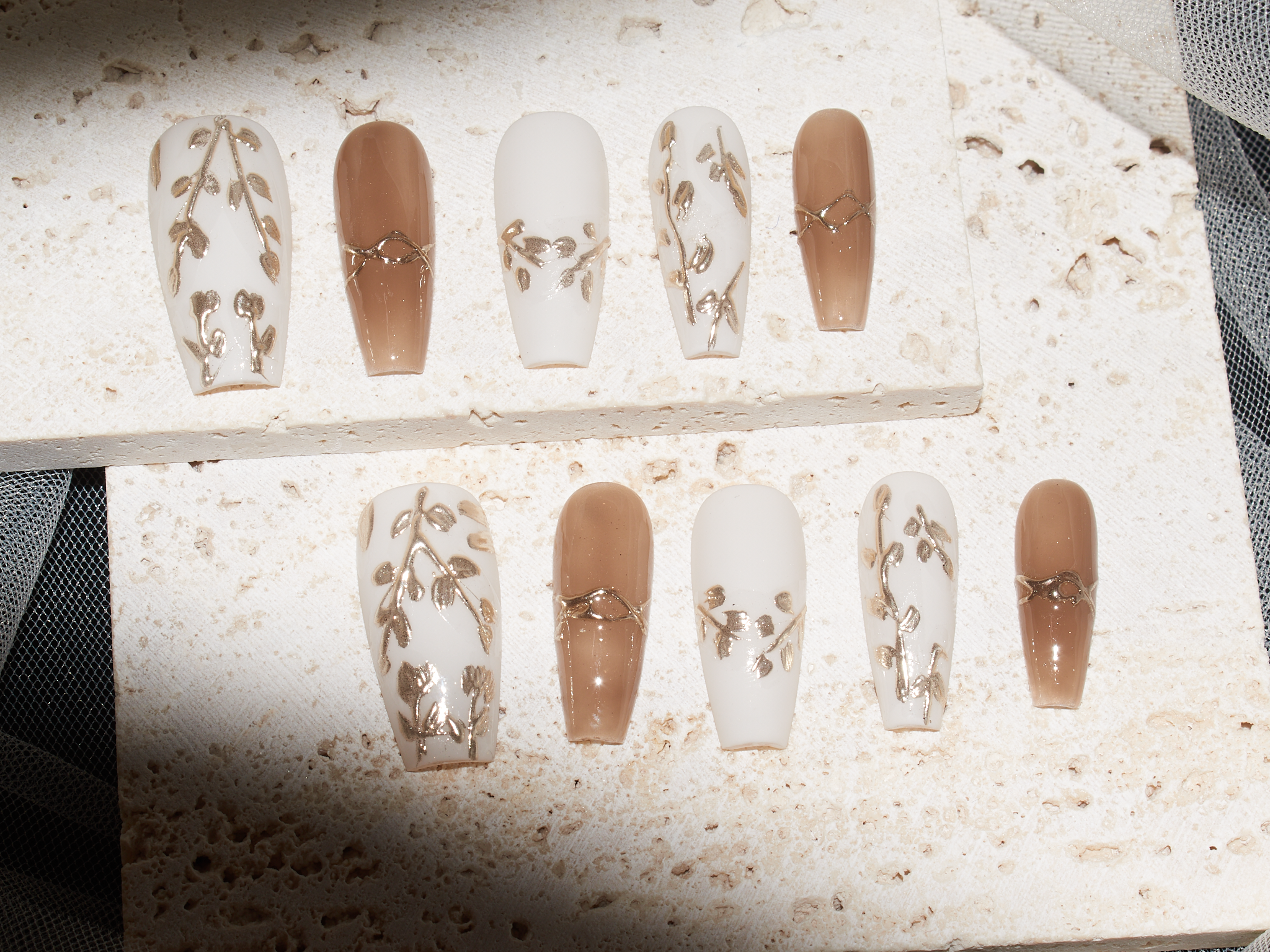 coffin brown and white nails, coffin nails, simple nails, monoschic nails
