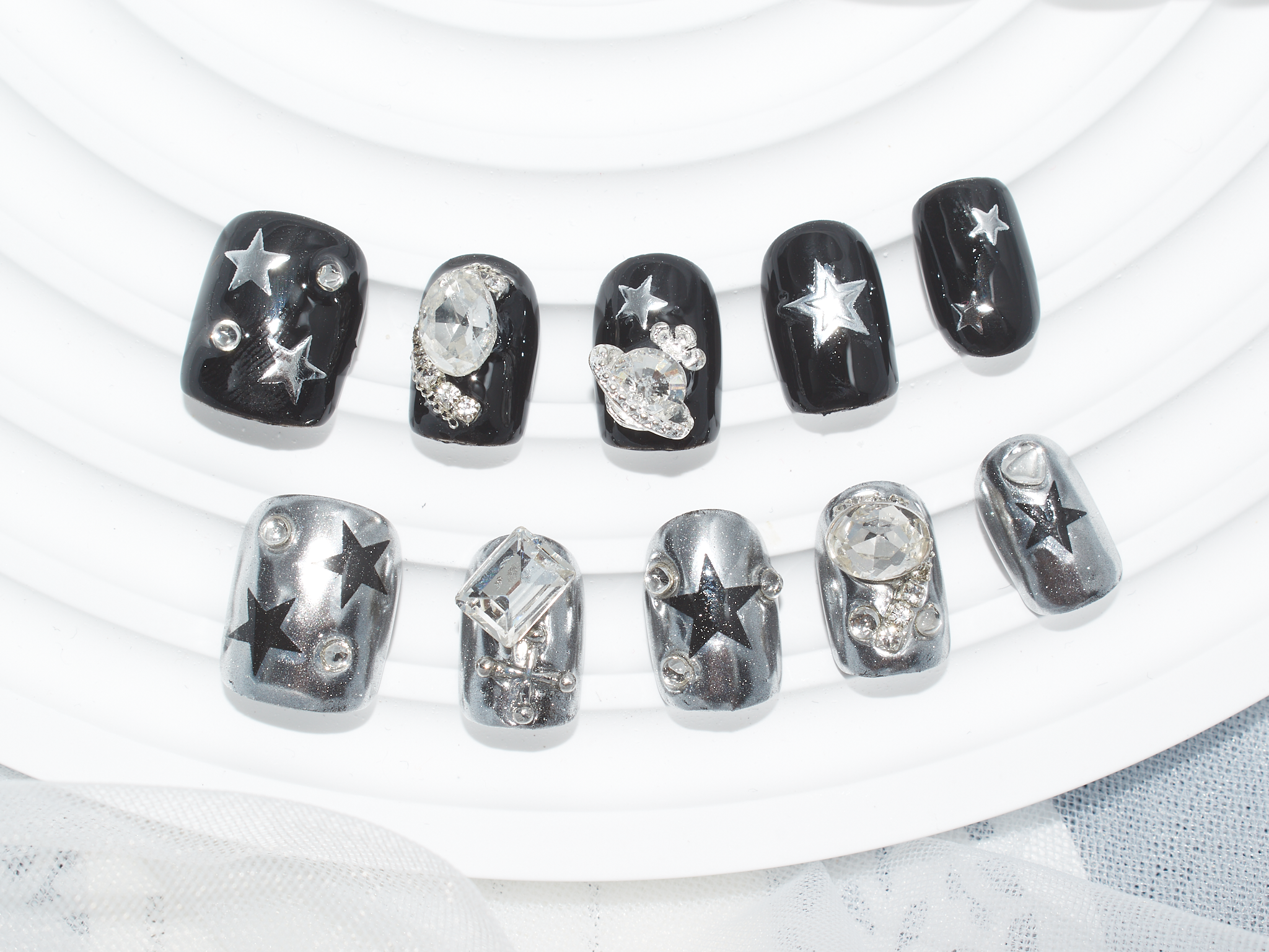 chrome heart nail ring, black and rhinestone nails, short coffin gel nails, star nail designs y2k, monoschic nails