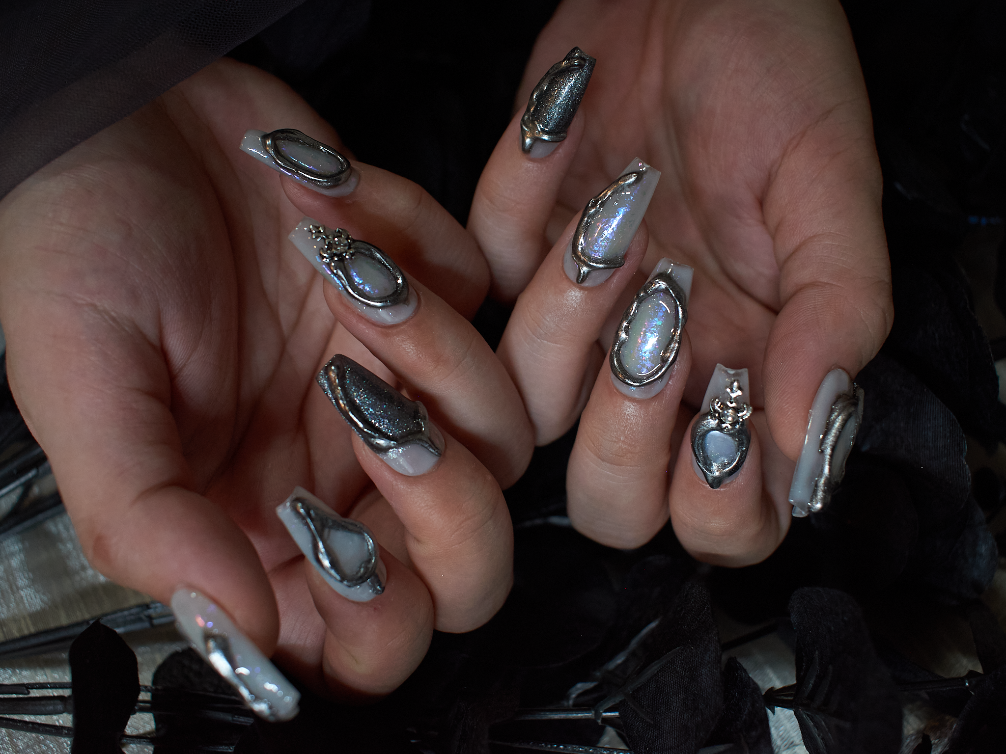 handmade press on nails, sliver glitter nails, y2k nails black, monoschic nails